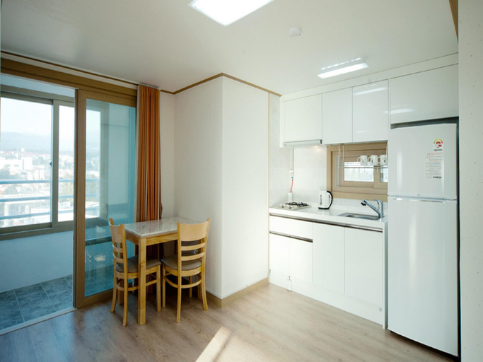 Others 5, Bowhill Pension, Seogwipo