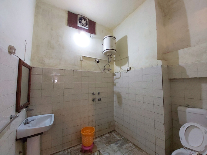 Bathroom, Goroomgo Lake View Mall Road Nainital, Nainital