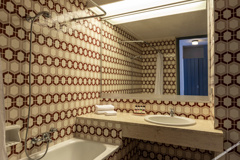 Bathroom 5, Hotel Amalia Olympia, West Greece