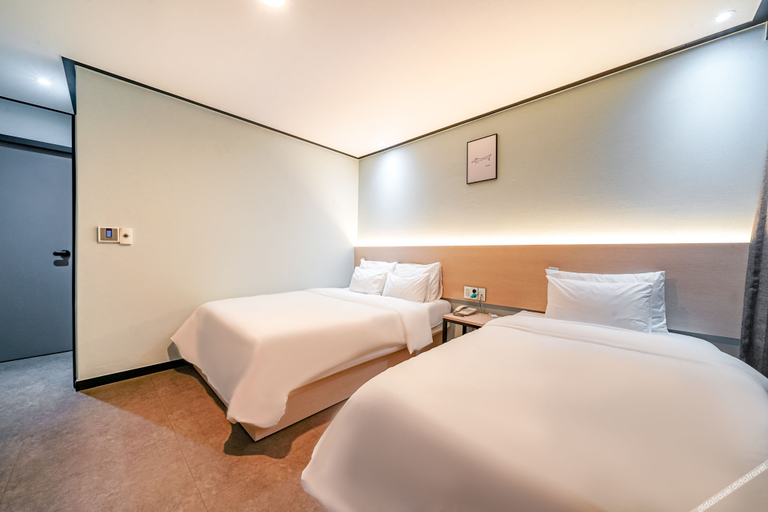 Bedroom 4, Busan Gangseo Sinhodong Hotel The May, Gangseo