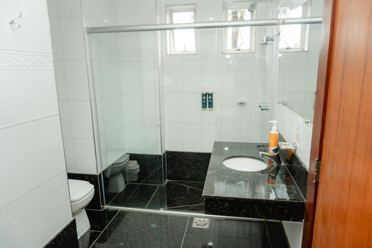Bathroom 3, Hotel Canaan, Sete Lagoas