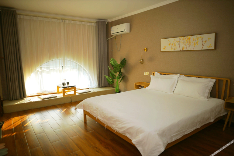Others 4, Molly's Motel, Jinhua