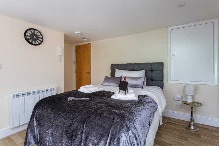 Others 5, St Mary's Modern Central Huge Studio Apartments, Southampton