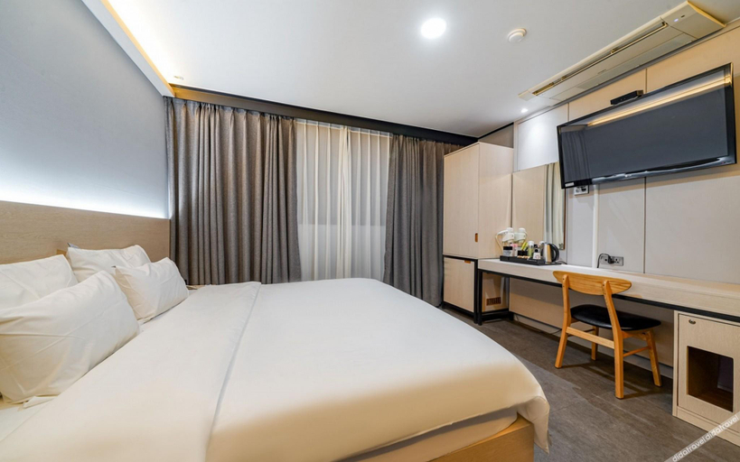 Bedroom 4, Busan Gangseo Sinhodong Hotel The May, Gangseo