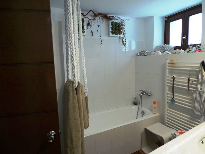 Bathroom 2, Infinity Hotel Gytheio, Peloponnese