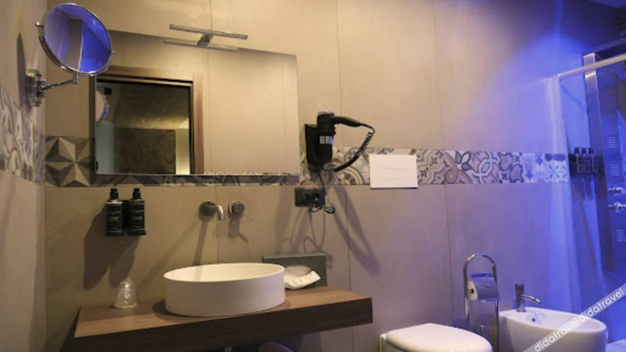 Bathroom 4, LAMBERTI BOUTIQUE HOTEL, Salerno