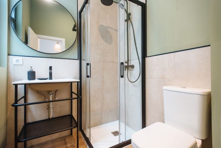 Bathroom 3, Lola de Triana Apartments, Sevilla