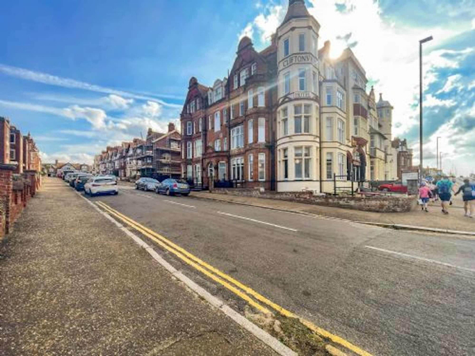 Room 2, Host Stay Cromer Town Apartment 1, Norfolk