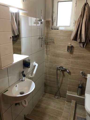 Others 2, Lemon Tree Suites Near ATH Airport, Attica