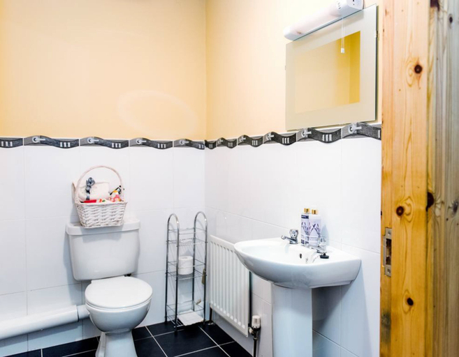 Bathroom 3, Melvin Country House, Fermanagh and Omagh