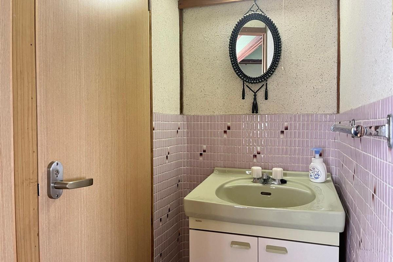Bathroom 2, Uzueso, Tahara