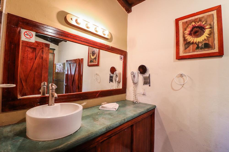 Bathroom 2, El Marques Hacienda, Guanajuato