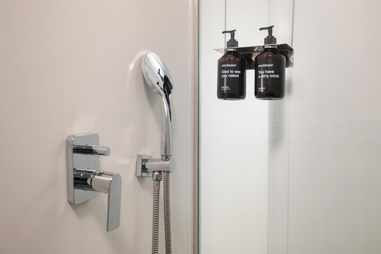 Bathroom 5, chic&basic Tokyo Hoose, Porto