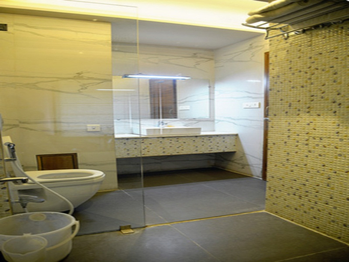 Bathroom, Hotel Shalimar Palace, Udaipur