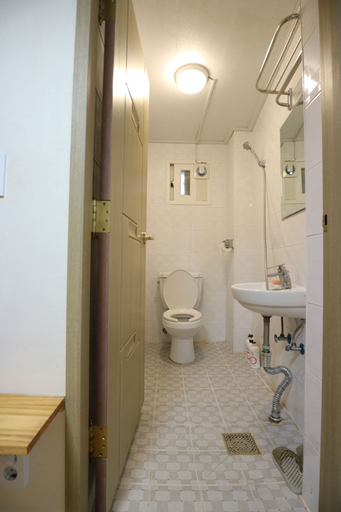 Bathroom 2, OneMinute Guesthouse, Jongno