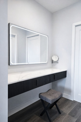 Wardrobe, Xquisite Suites