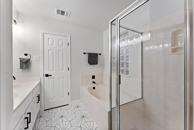 Others 4, Remote Work Friendly King Beds Fast Wifi 3BR, Travis