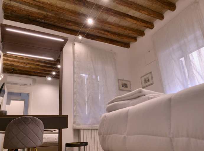 Others 4, HELMIRAGE SUITE VIA DEL CORSO, Rome