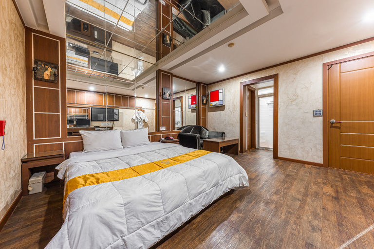 Bedroom 2, Taean Theme, Taean