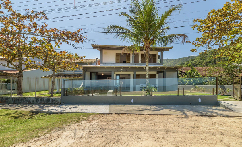 Exterior, 6BR Beachfront Home in Bombinhas Abm0101, Bombinhas