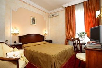 Others 3, Grand Hotel Hermitage, Rome