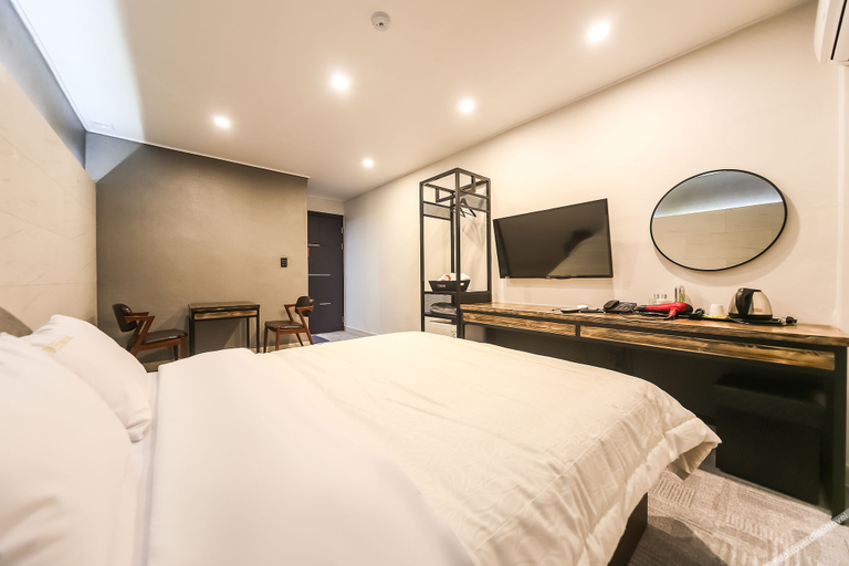 Bedroom 4, Gunsan H, Gunsan