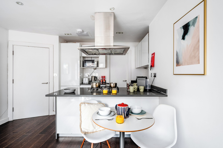 Private kitchen 3, Stunning 1 bed apt at KingsX Farringdon, London
