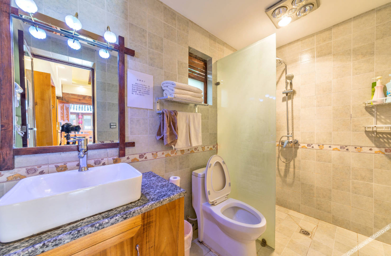 Bathroom 3, Lijiang Liangmiaiqing Inn, Lijiang