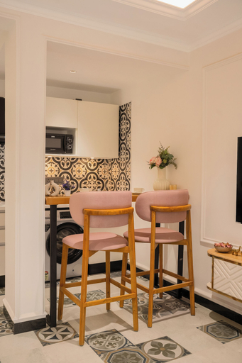 Dining 5, Staymaster Veridian Luxury 2BR, North Goa