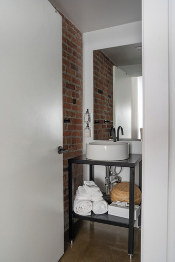 Bathroom 4, Maison Sainte-Thérèse, Montréal