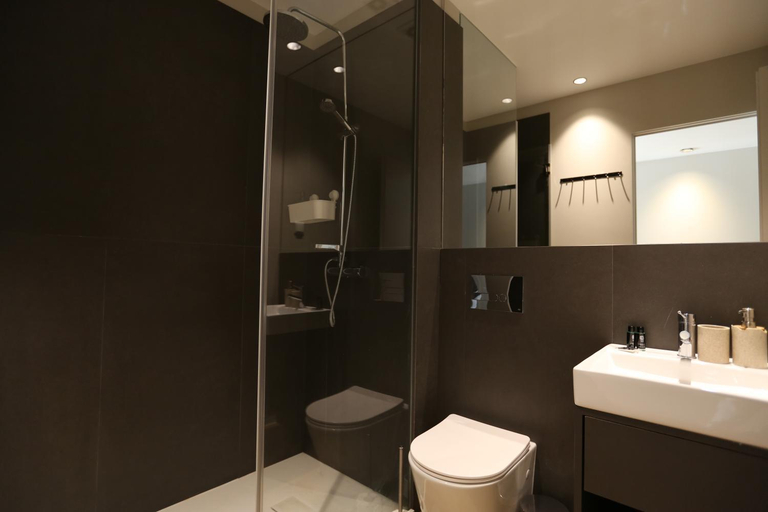 Bathroom 2, Lisbon Center History Apartment 106 Letters, Lisbon