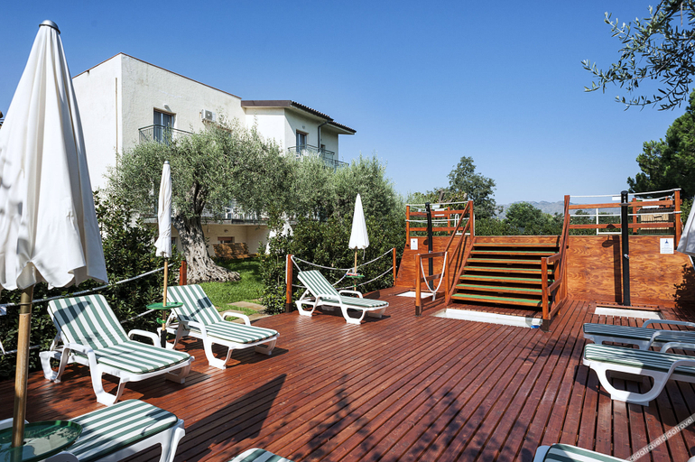 Others 5, Villa Collina, Messina