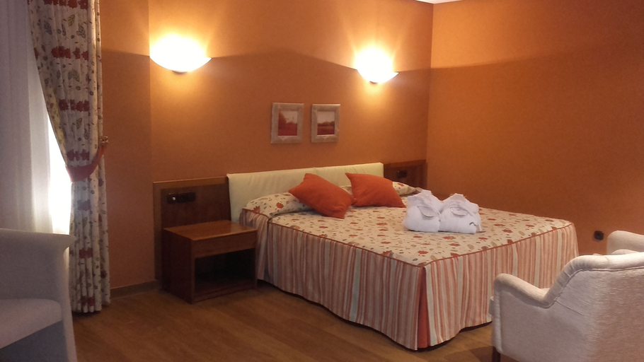 Bedroom 2, Balneario de Ledesma, Salamanca