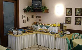 Others 4, Hotel Mondial, Macerata