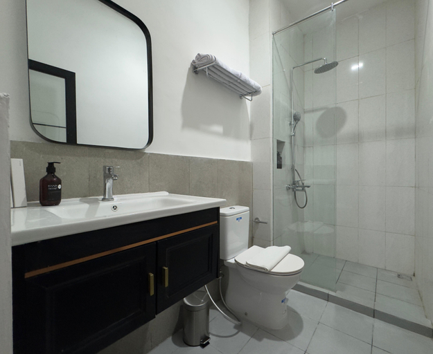 Bathroom 5, And Living Hotel, Sleman