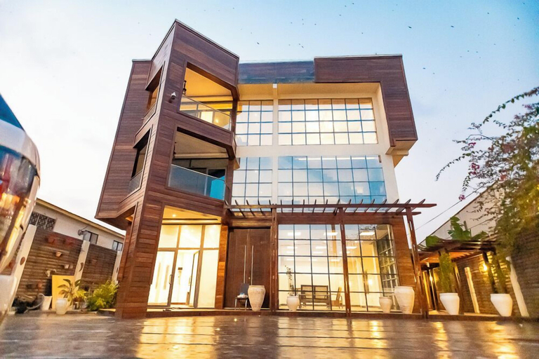 Exterior & Views