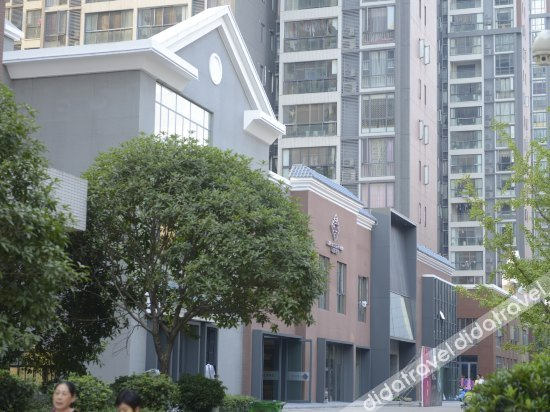 外观 4, LIFE IS ELSEWHERE, Yichang