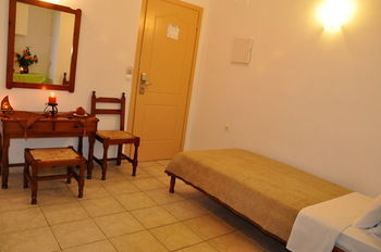 Guestroom 3, Haris Apartments, Crete