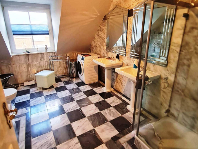 Bathroom 2, Charmante Hausvilla in Bojendorf, Ostholstein