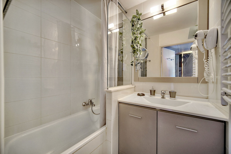 Room 3, Elegant 2 Pieces Piscine Proche Plages A1b235, Alpes-Maritimes