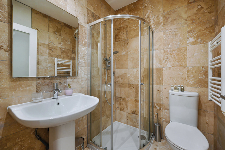 Bathroom 3, Avari Apartments – Gray’s Collection, London