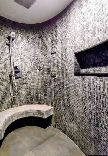 Bathroom 4, Pattaya Ocean view Room in Andromeda Seaview Condo Phratamnak Hill, Pattaya