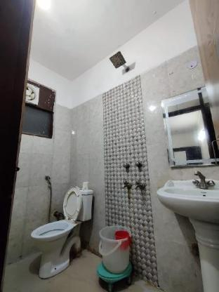 Others 4, Hotel Shri Ram, Delhi