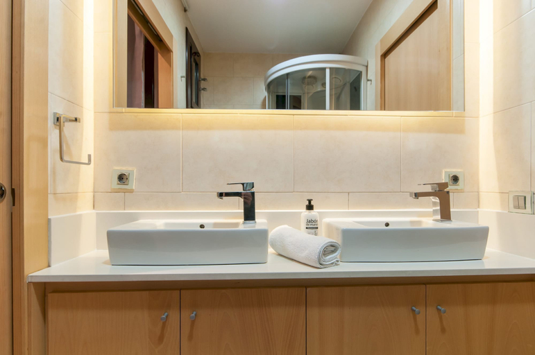 Others 3, Paseo DE Gracia Modernist Apartment TWO BED TWO Bath By Myrentalhost, Barcelona