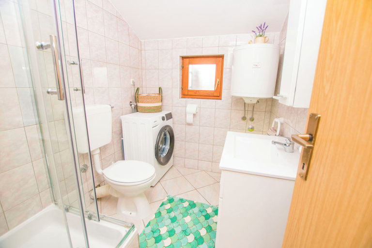 Bathroom, Apartment Tina, Obrovac