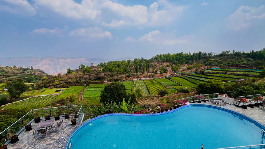 Swimming pool, Ritz Valley Resort, Satara