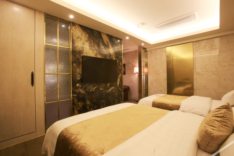 Bedroom 2, Namyangju Gold Hotel, Uijeongbu