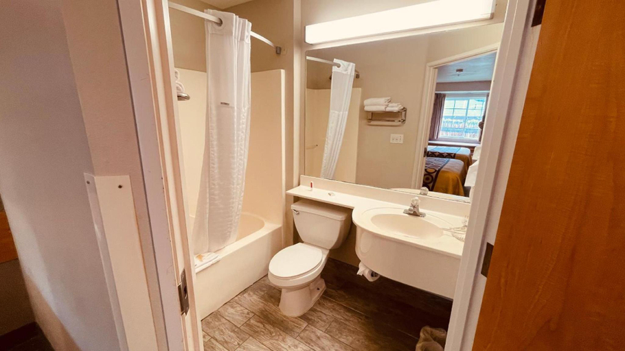 Bathroom 4, Royal Inn, Salt Lake