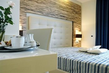 Others 4, Prince Franklyn Hotel, Salerno