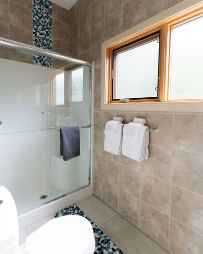 Bathroom, The Sentinel, Central Kootenay